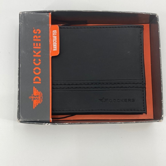 NEW! Dockers Black Leather Wallet - Picture 1 of 3